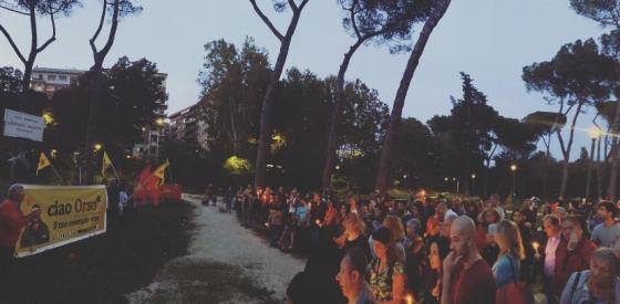 Fiaccolata Rojava Parco Nomentano - Lorenzo Orsetti